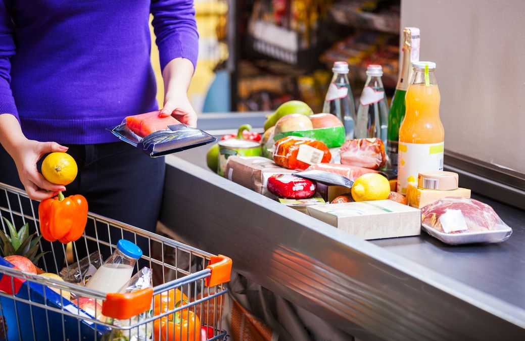 Казахстанцы платят рекордные суммы за привычные продукты: импорт становится недоступным