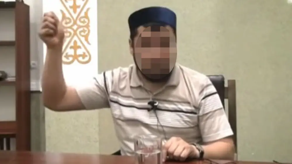«Бить плетью»: шокирующие лозунги о женщинах вышли на уровень госорганов в Казахстане