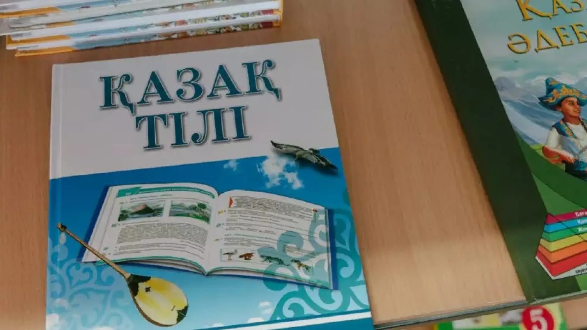 В Актау для населения открыли бесплатные уроки казахского языка
