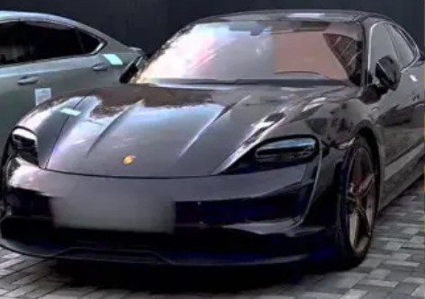 АФМ показало, как пенсионные деньги превратились в автопарк роскошных авто "стоматологов"