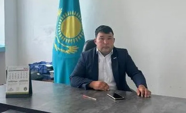 Громкий инцидент в Казахстане: аким кричал и матерился на встрече с жителями (видео)