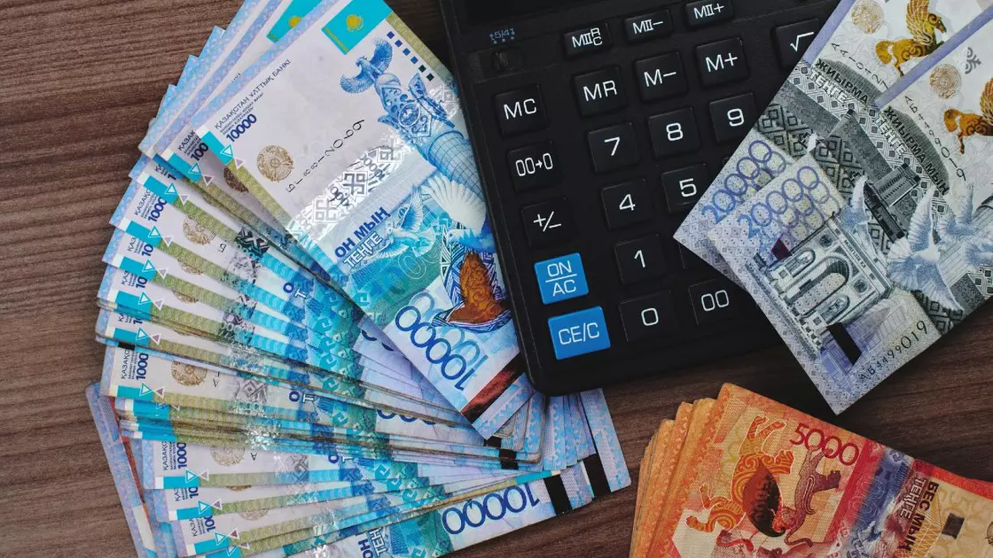 Минимальная зарплата по-новому: сколько будут зарабатывать казахстанцы и как это считают