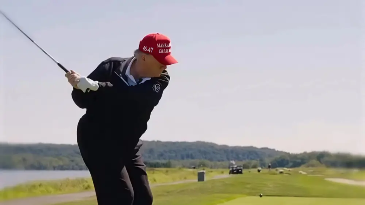 Трамп сыграл в гольф под песню Скриптонита: внучка президента показала видео