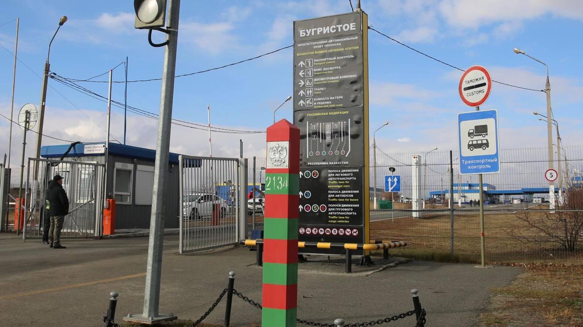 На границе Казахстана и России строят гигантский пункт пропуска с 32 полосами движения