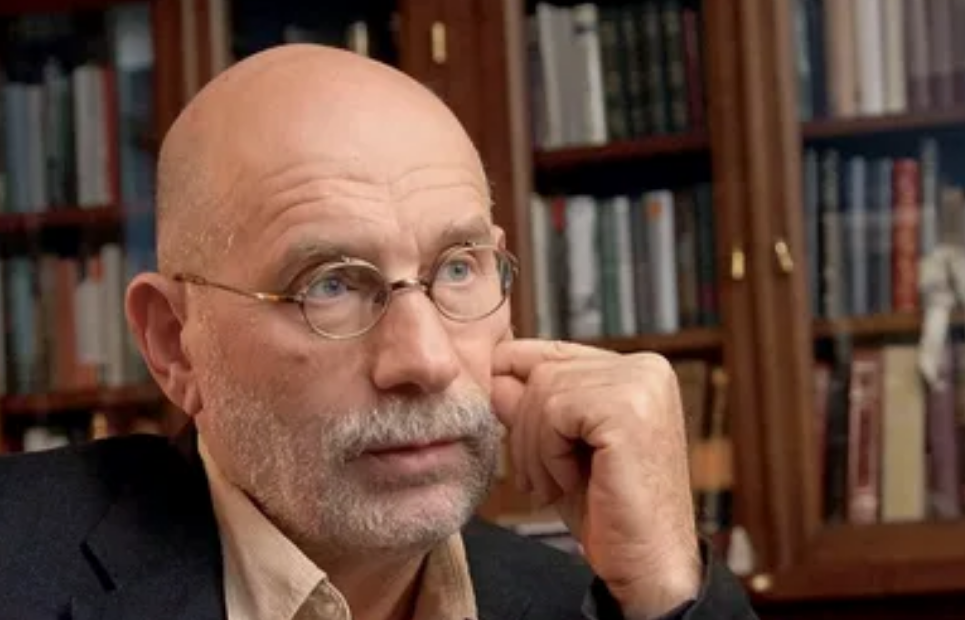 Борис Акунин приговорён к 15 годам лишения свободы