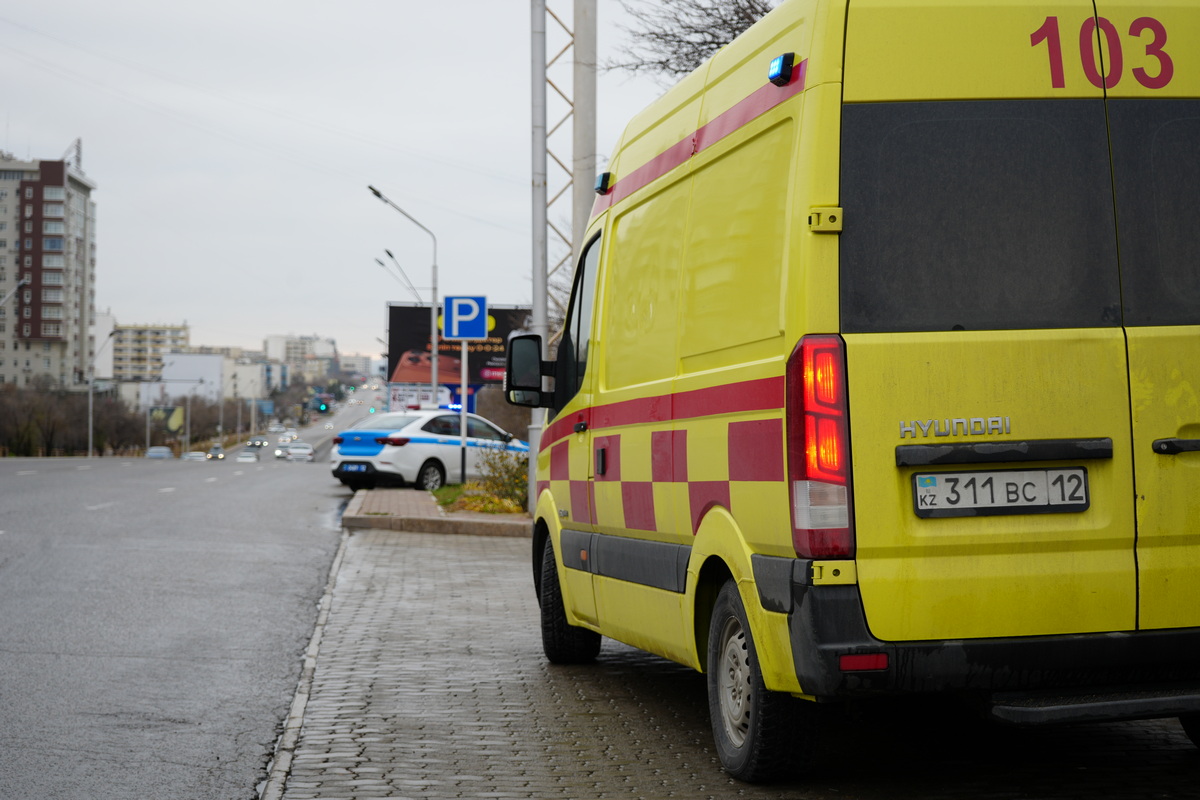 Труп мужчины обнаружили на остановке в Актау
