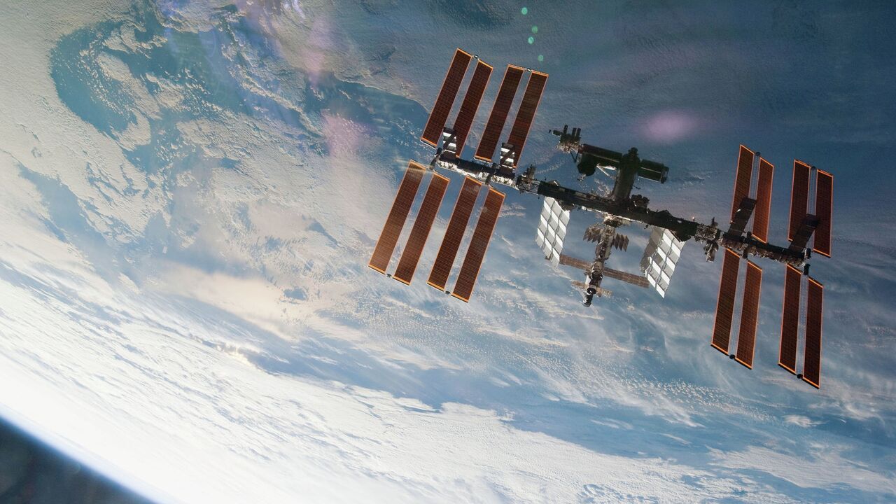 "Союз МС-27" с тремя космонавтами приземлился в Казахстане