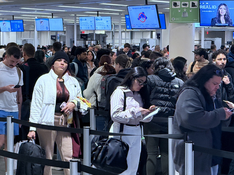 В США будут проверять страницы туристов в соцсетях при въезде в страну — СМИ