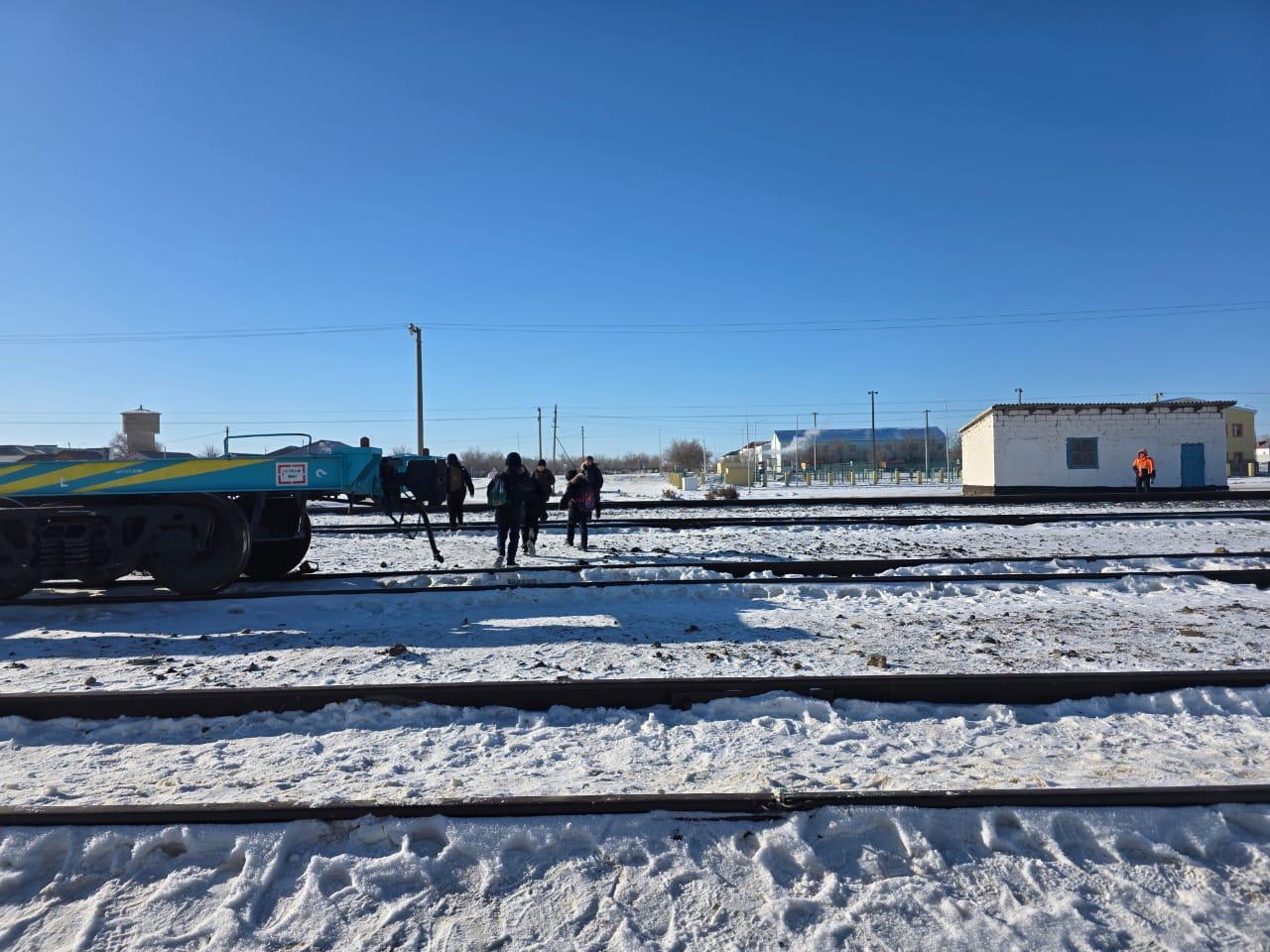 Жители села Боранкул просят построить подземный переход через железную дорогу