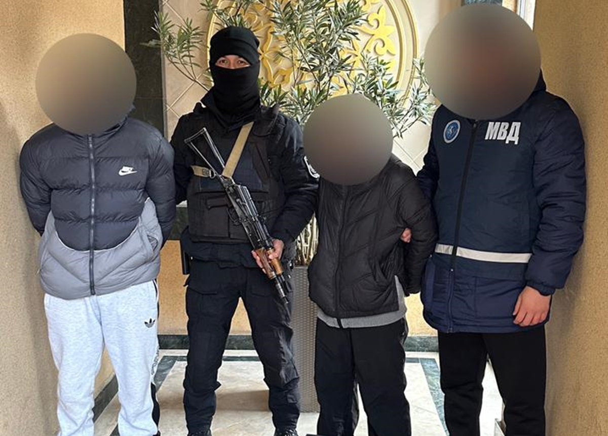 С поличным и на камеру: в Актау пресечена деятельность наркосбытчиков