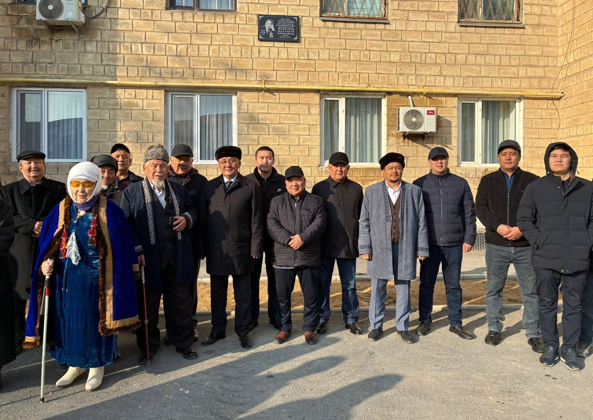 В Актау открыли мемориальную доску в честь ветерана войны Молакбая Жубанова