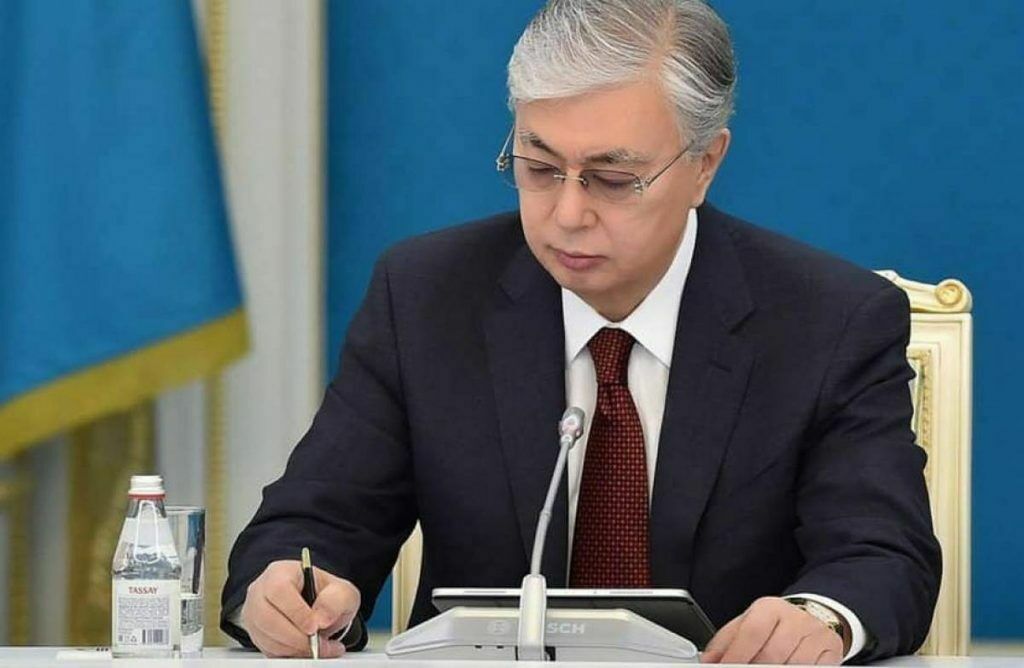 Токаев меняет правила игры для чиновников: Закон подписан