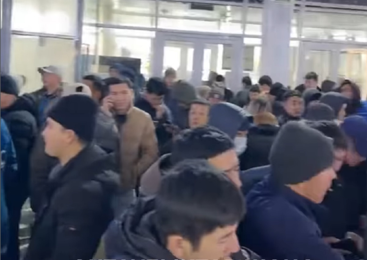 Очереди в спецЦОНе сняли на видео в Актау