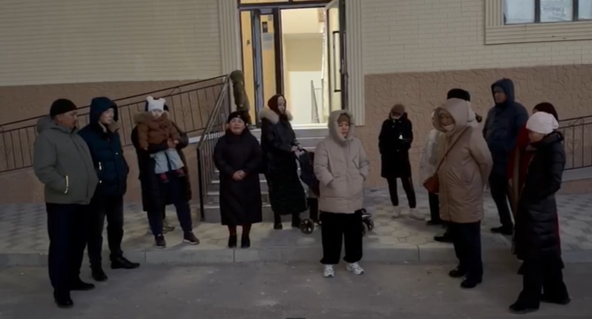 Жильцы новостройки в Актау с начала отопительного сезона мерзнут в своих квартирах