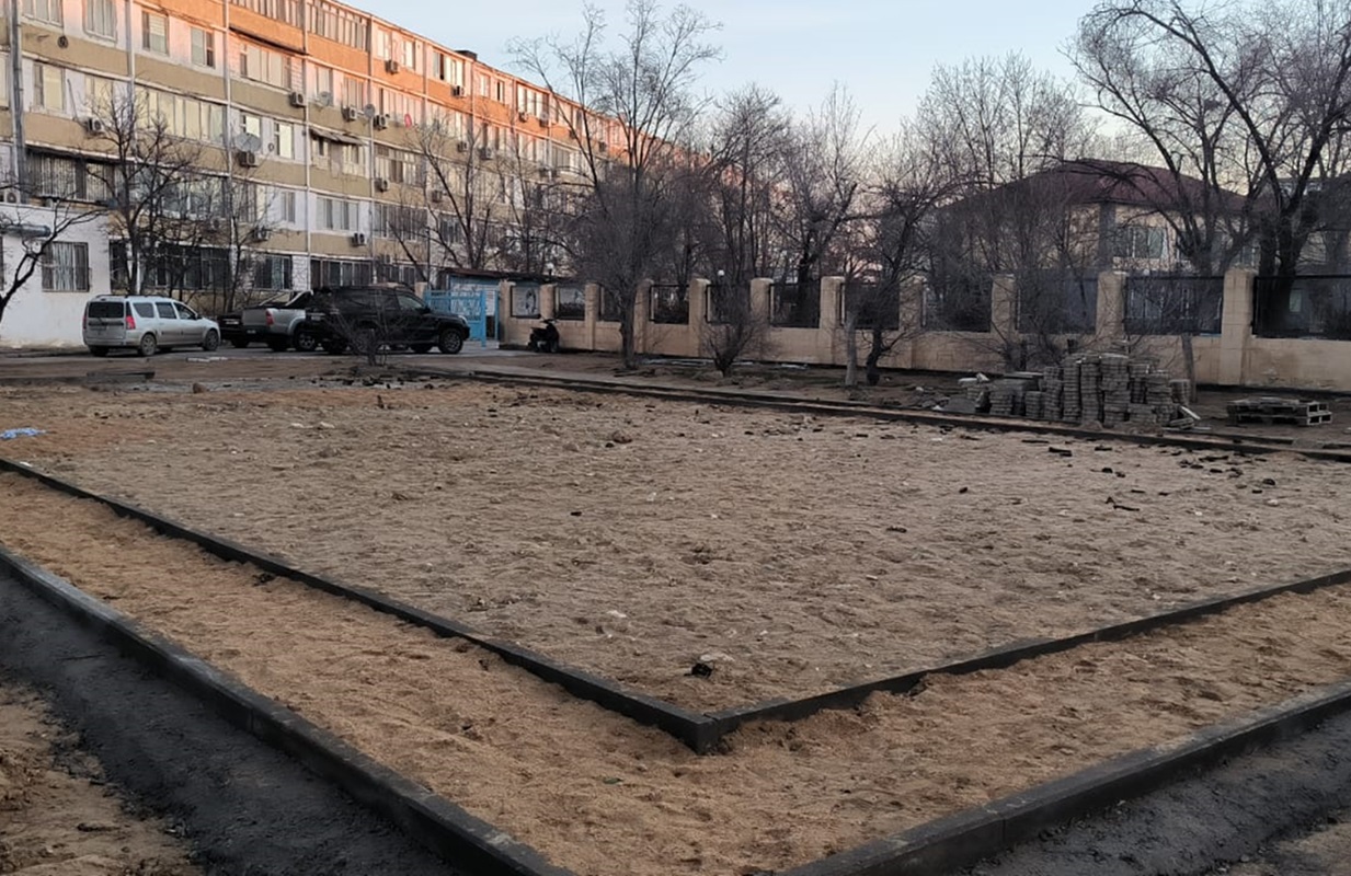 Верните детство: жители Актау жалуются на массовый демонтаж игровых площадок