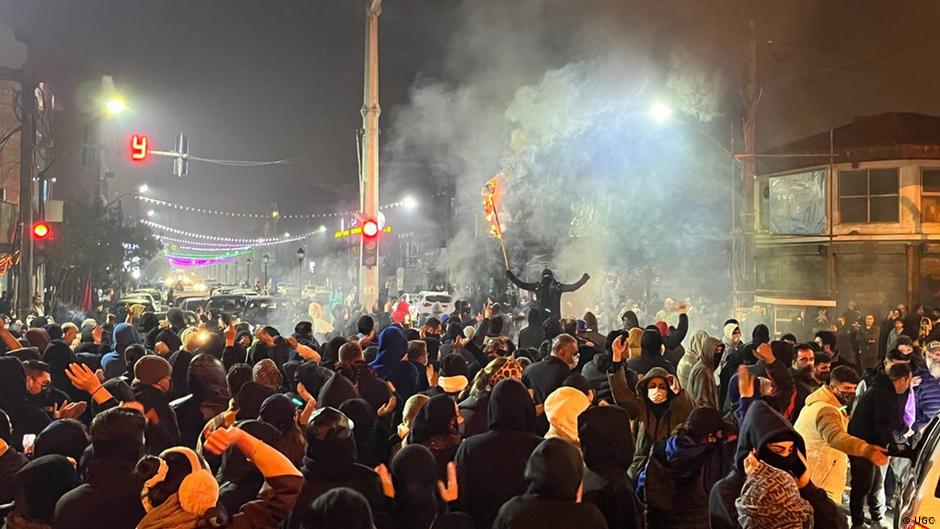Иран в огне протестов: сотни задержанных, десятки погибших