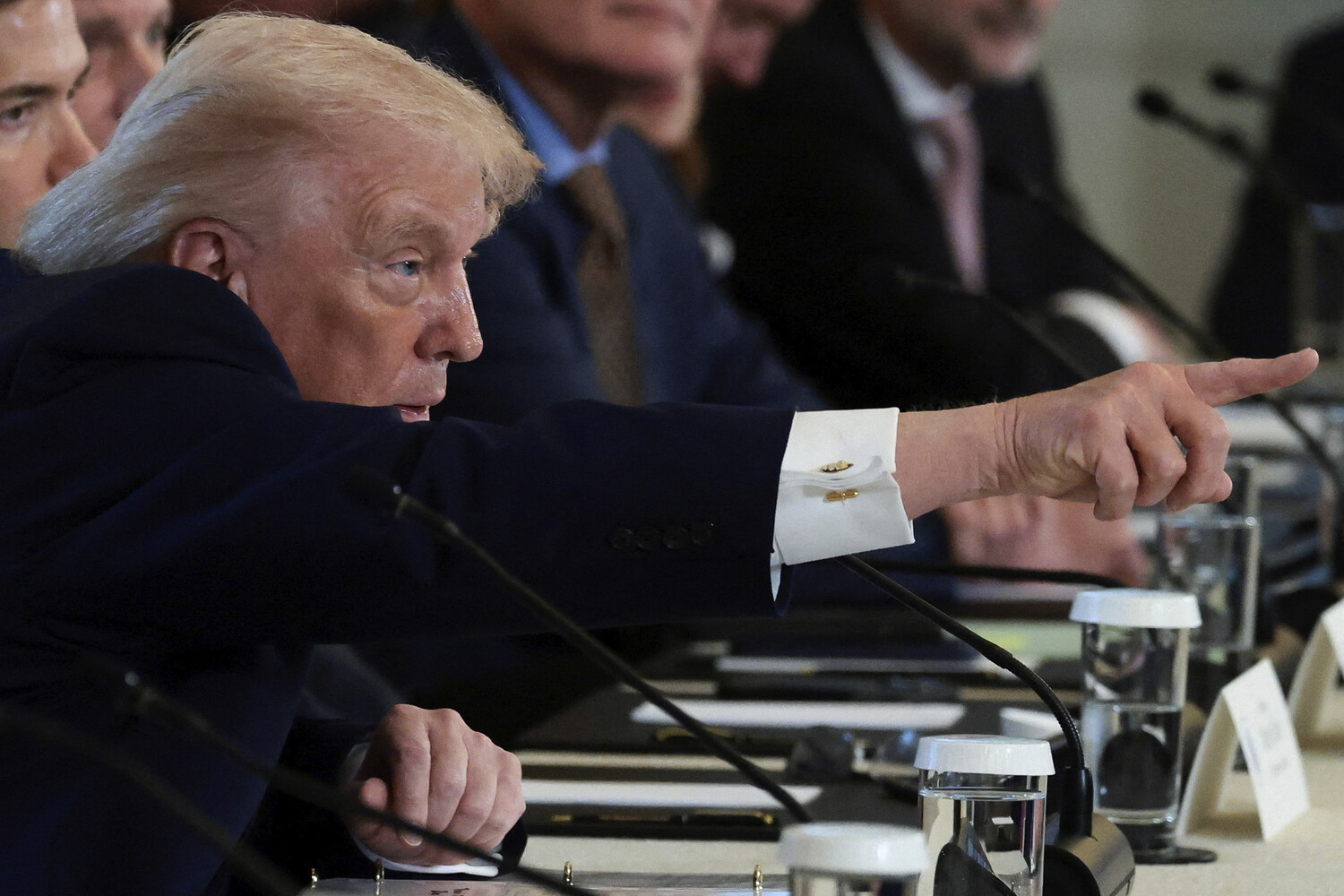 Трамп ввел пошлины для стран, сотрудничающих с Ираном