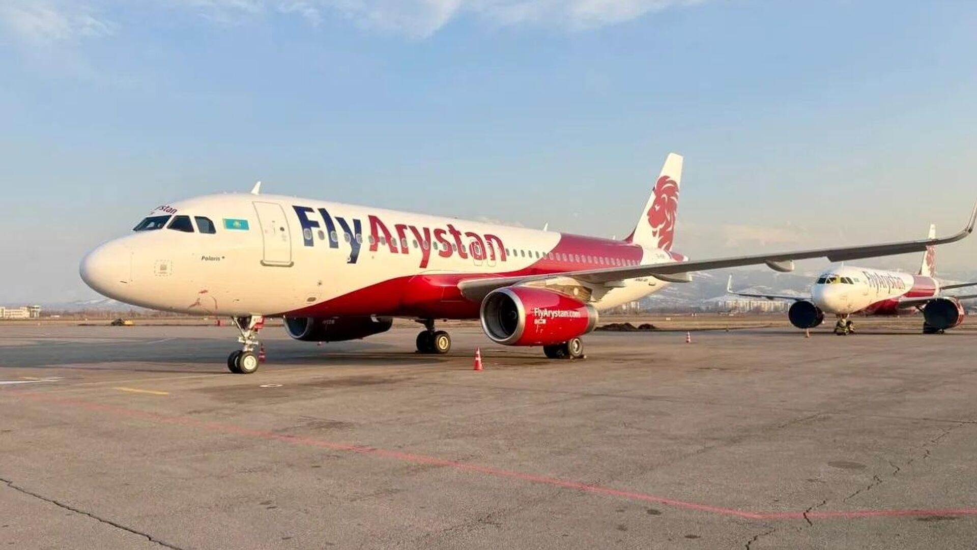 ЧП произошло с самолетом FlyArystan в Атырау: самолет «соскользнул» с полосы