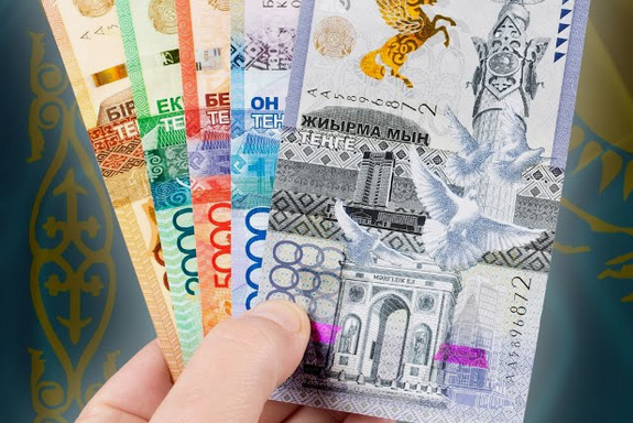 Пенсионерам в Казахстане советуют забыть о микрозаймах