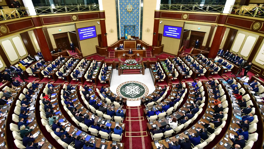 Парламент исчезает: Казахстан меняет название и роль законодательного органа