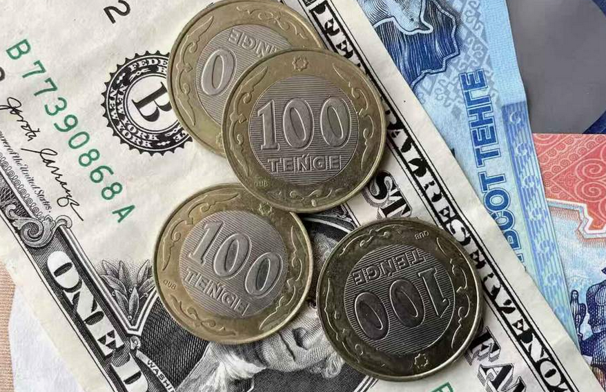 Нацбанк высказался о возможном падении тенге до 1500 за доллар