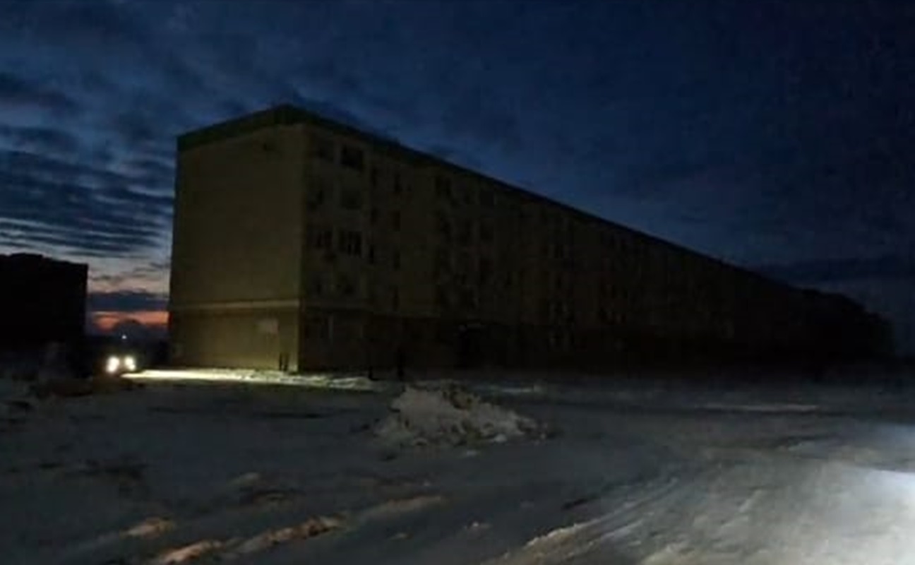 «Берём детей и уходим из дома»: жители одной из многоэтажек в Актау о жизни без света и тепла