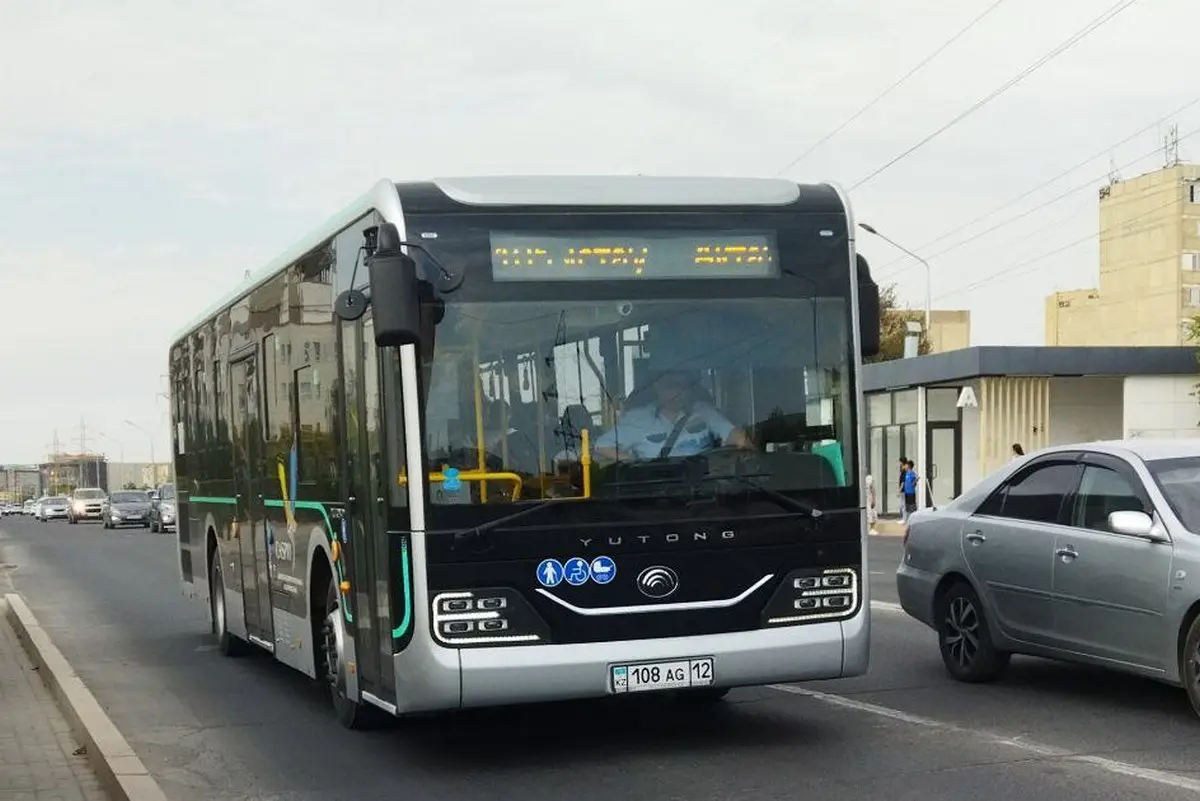 Автобусов не хватает: жители Актау просят больше транспорта в часы пик