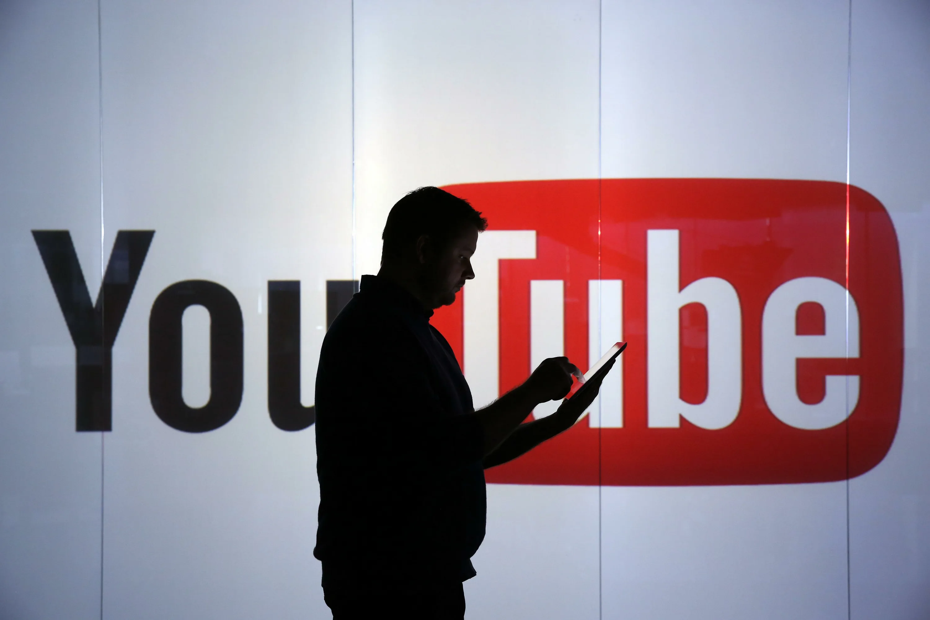 Платформа YouTube неожиданно удалила несколько самых популярных каналов