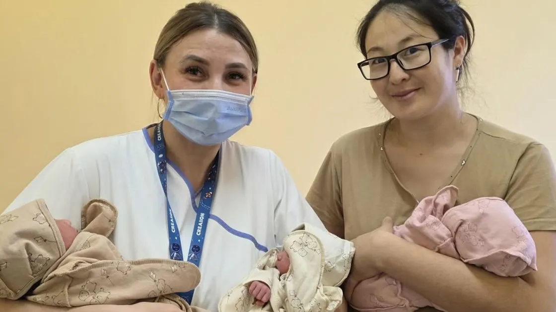 Мать троих сыновей родила тройню девочек в Казахстане