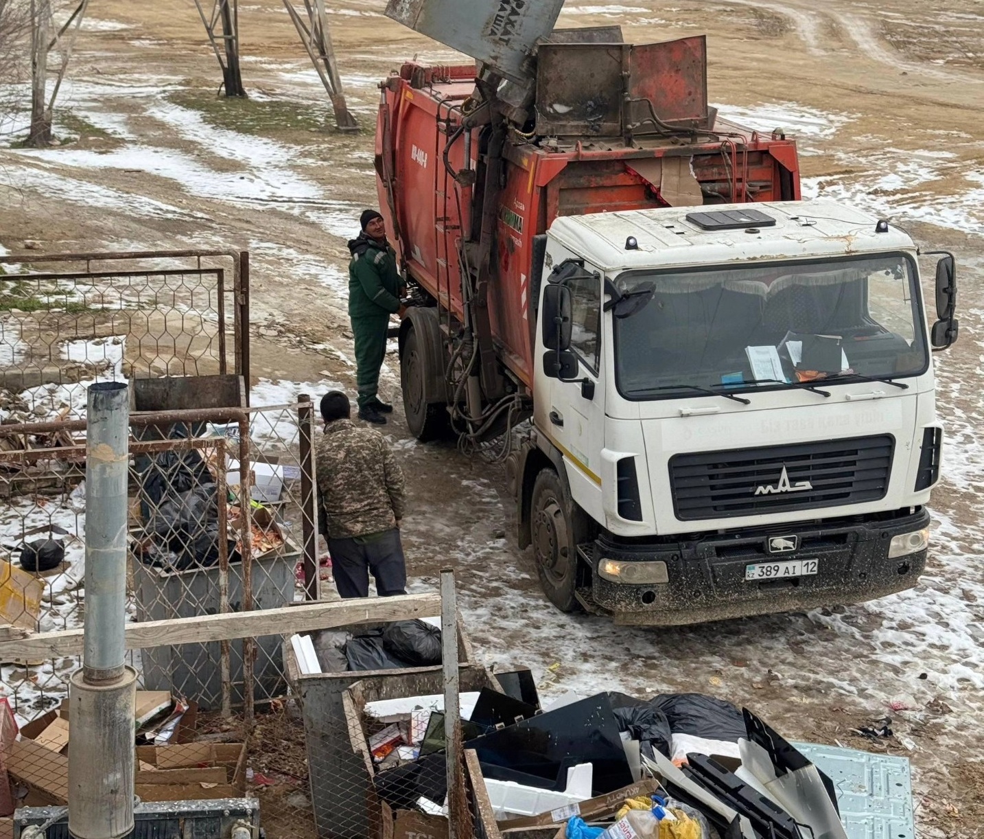 Уборка по расписанию: в Актау экологи контролируют предпринимателей