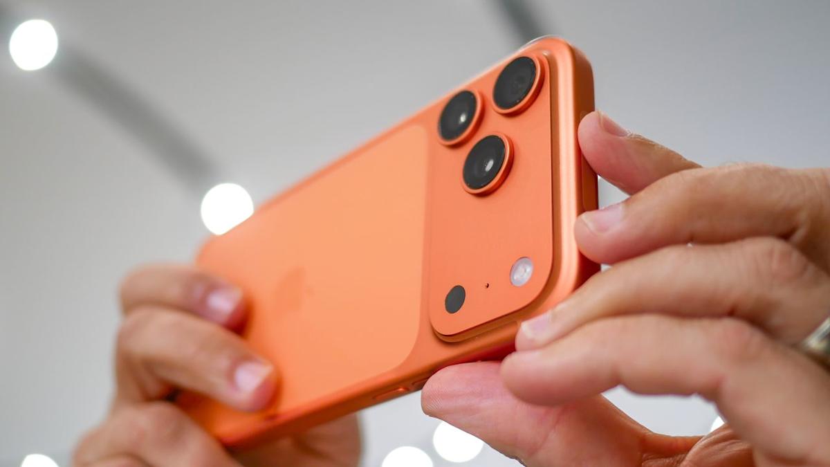 Оранжевый iPhone неожиданно стал символом богатства