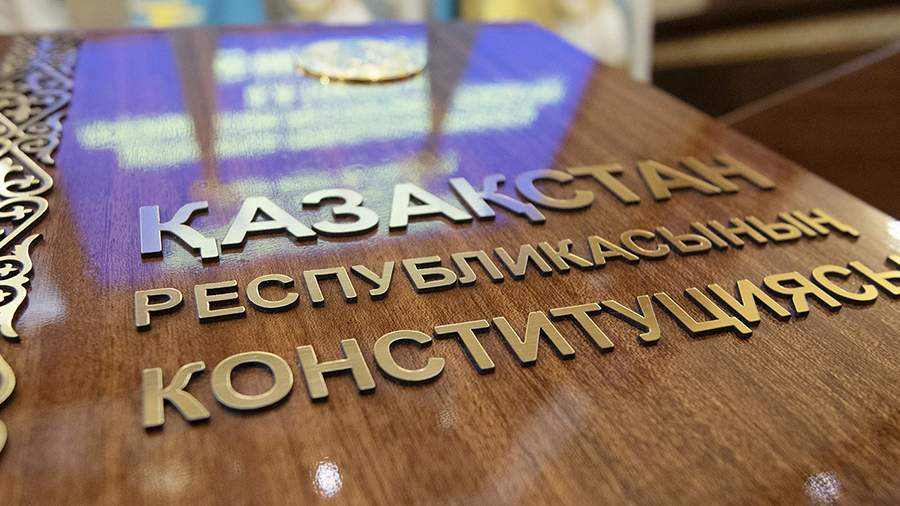 Одно слово заменят в статье Конституции о русском языке в Казахстане