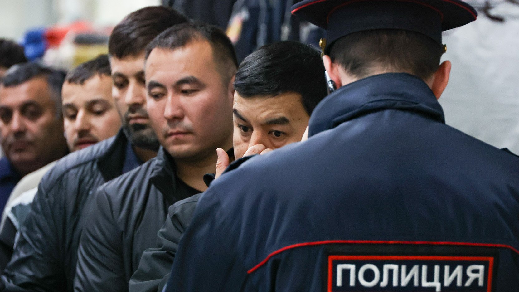 Перевезти семью в Россию для мигрантов станет невозможно