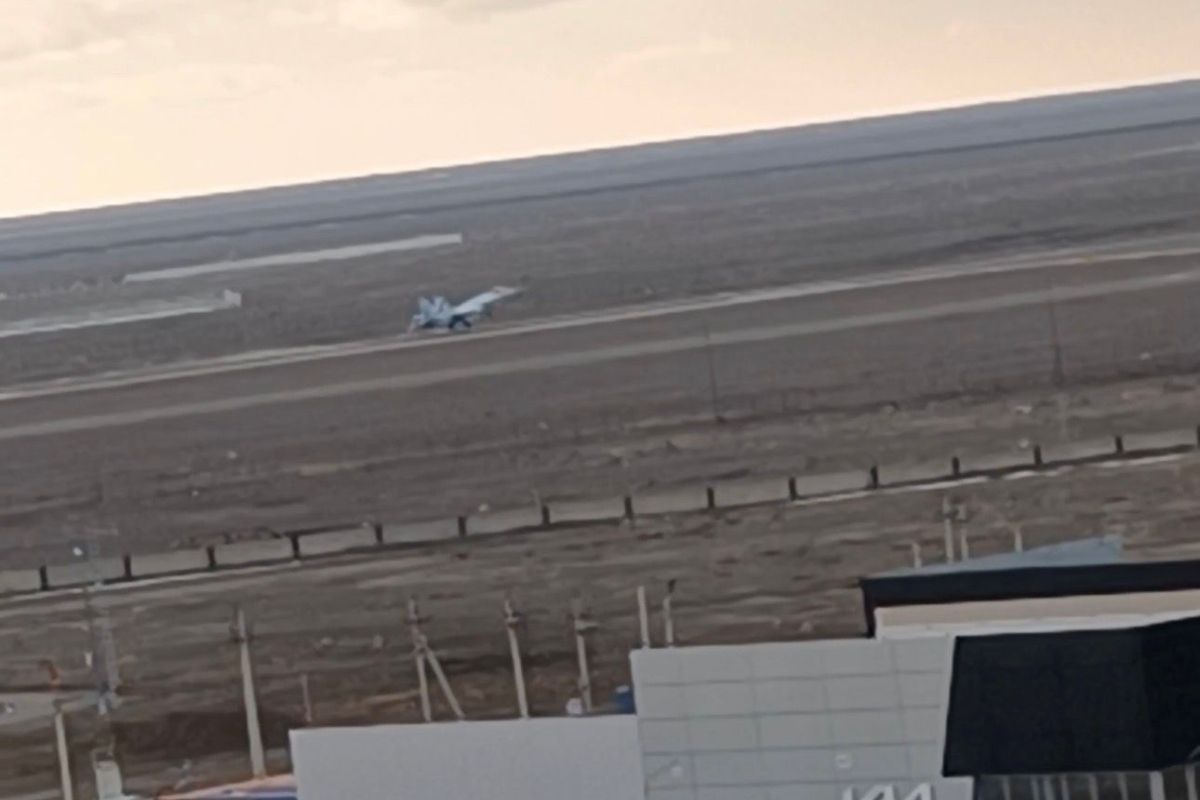 Российский истребитель Су-30 экстренно приземлился в Атырау