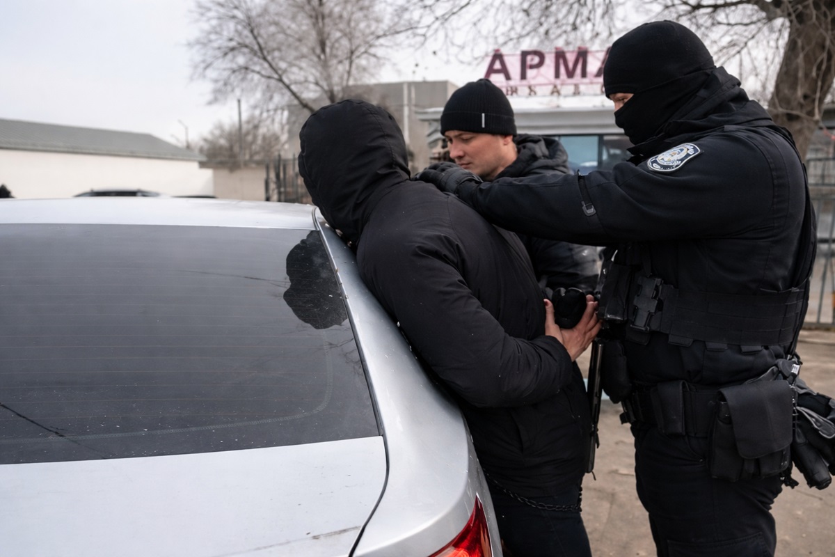 В Мангистау спецназ «накрыл» преступную группу, похищавшую промышленные трубы