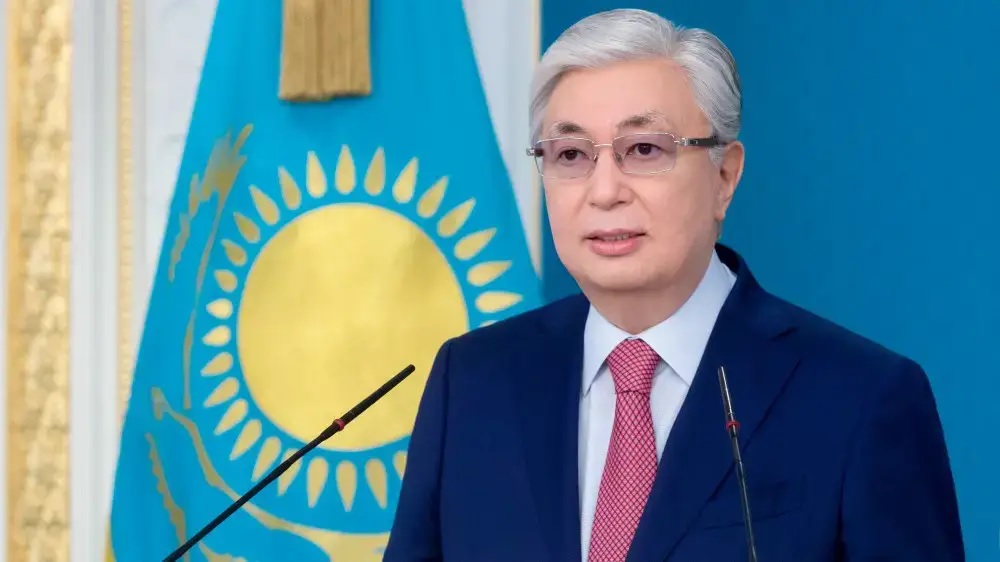 Токаев поздравил казахстанцев с Днем благодарности