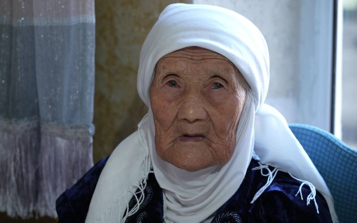 В Казахстане живет 105-летняя долгожительница, у которой 103 правнука