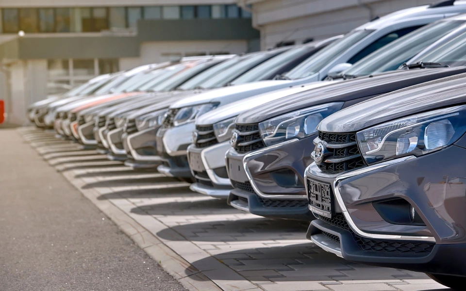 Дорогая моя Lada: Казахстан вводит налог на российское происхождение автомобилей и «убивает» рынок