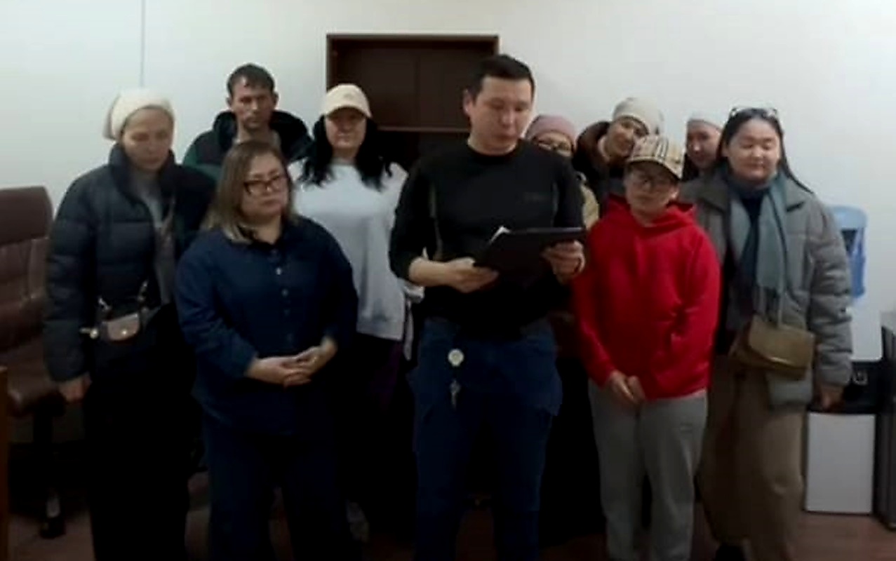 Скандал в Актау: родители воспитанников коррекционного центра записали видеообращение в его поддержку