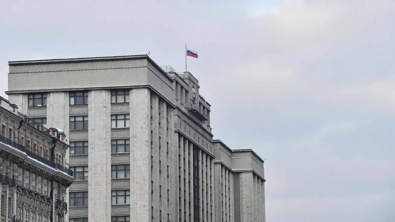 После 18 лет дети трудовых мигрантов должны покинуть Россию в течение месяца