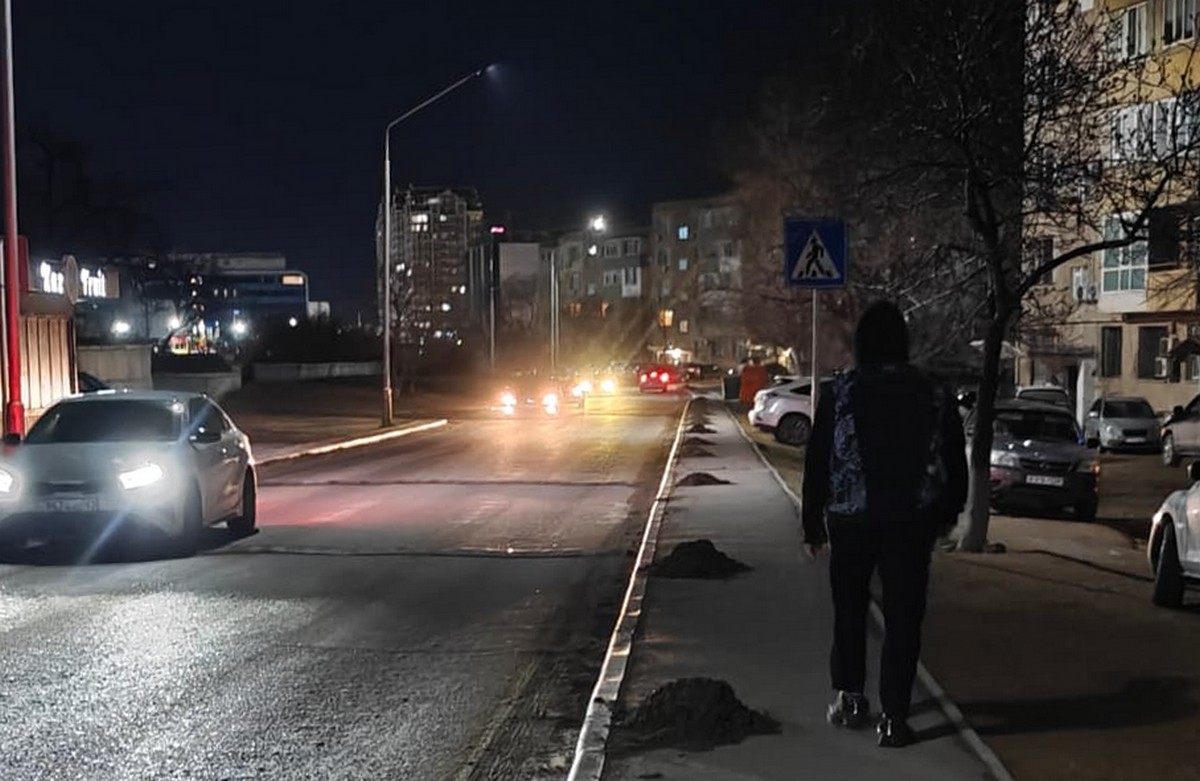 Тротуары превратились в «полосу препятствий» после уборки улиц в Актау