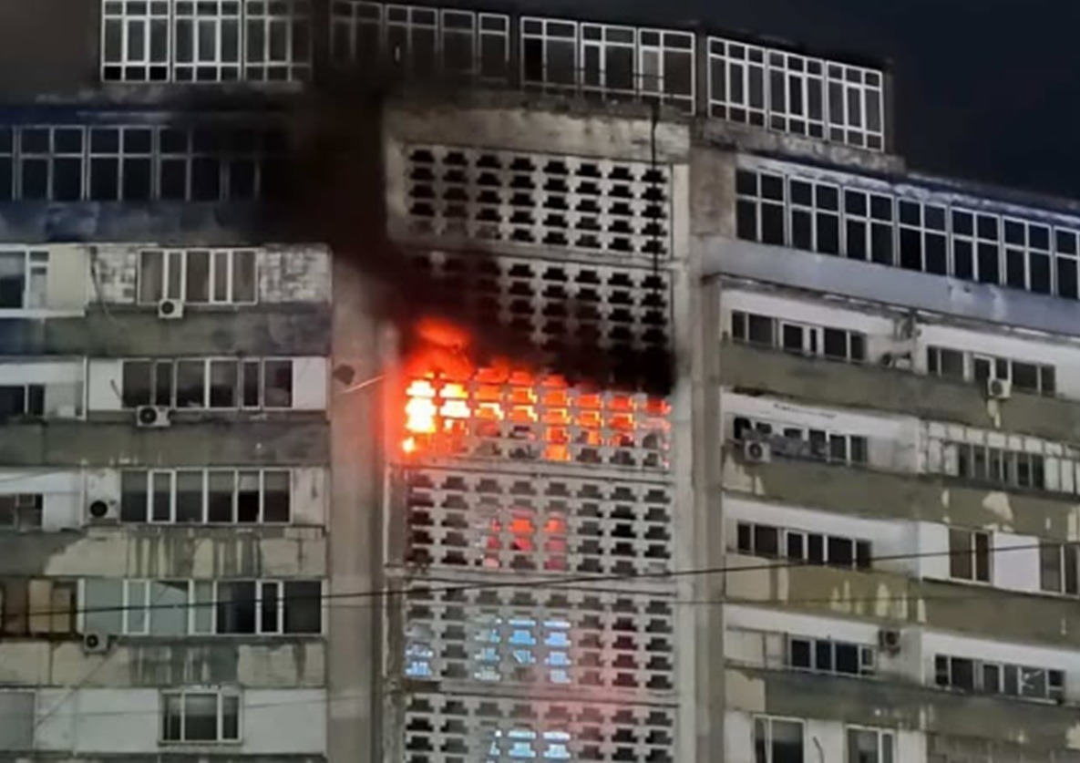 В Актау произошел пожар в жилом доме