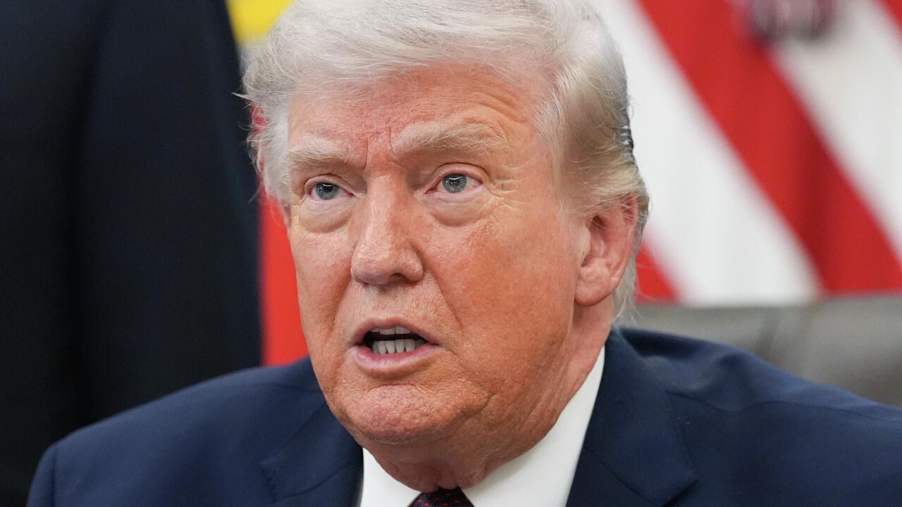 Трамп обратился к Ирану с нецензурным призывом