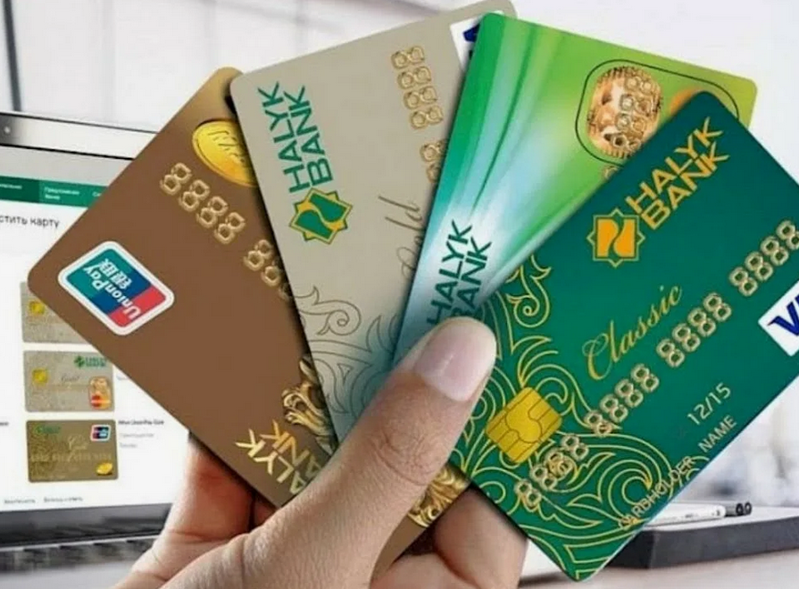 Halyk Bank массово закрывает счета казахстанцев: кто в списке и что делать