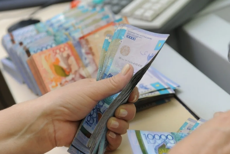 Минимальная зарплата в Казахстане может вырасти почти вдвое