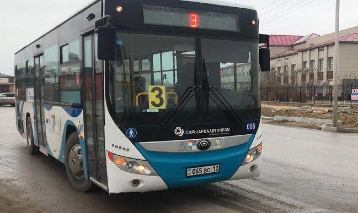 Жители Актау пожаловались на долгое ожидание автобусов в выходные дни