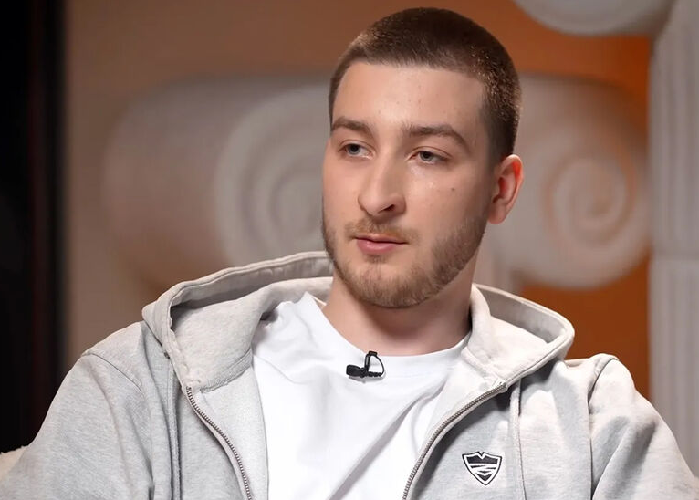 Сын Плющенко объяснил, почему не называет его отцом