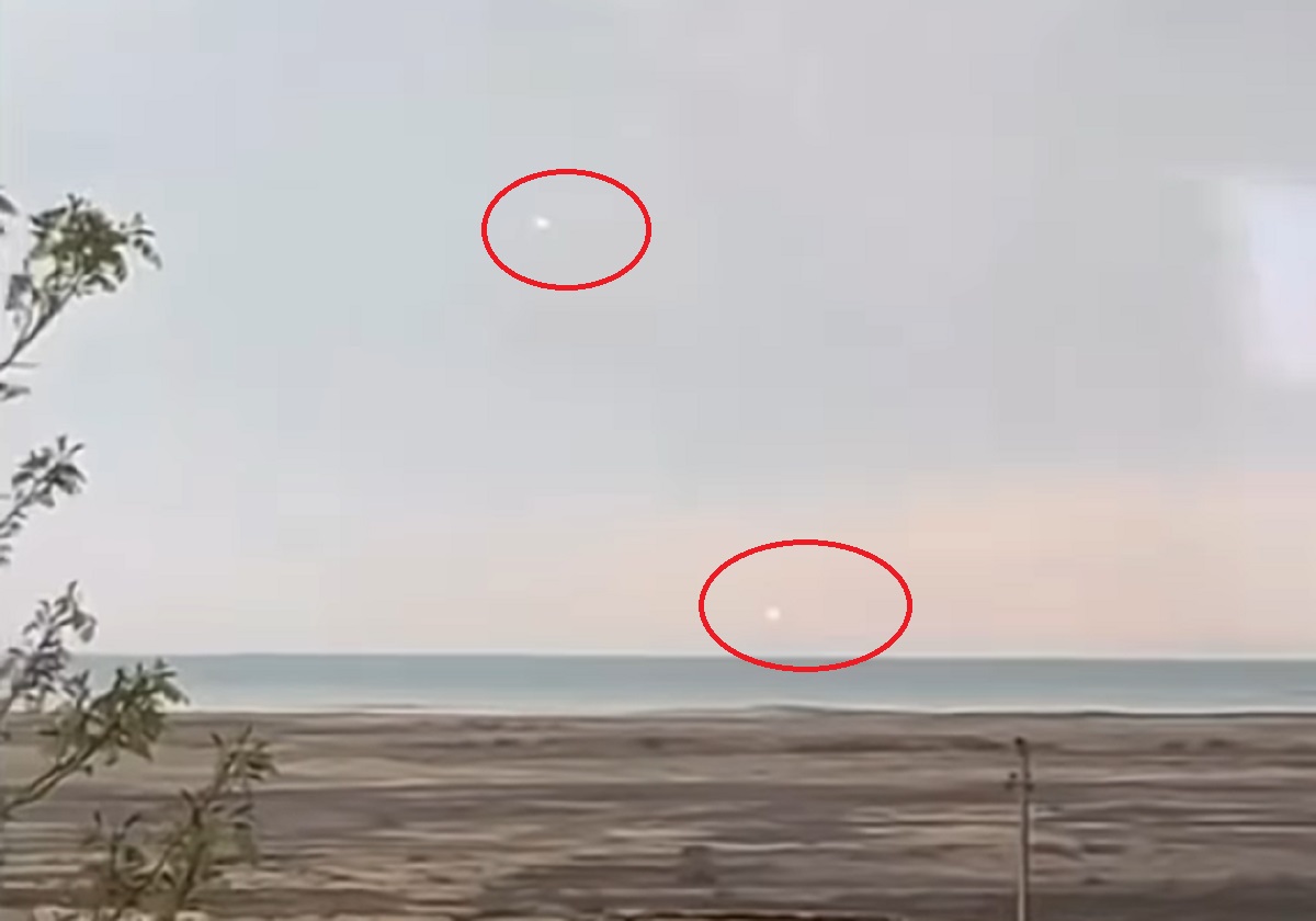 Военные объяснили загадочные объекты в небе над Мангистау