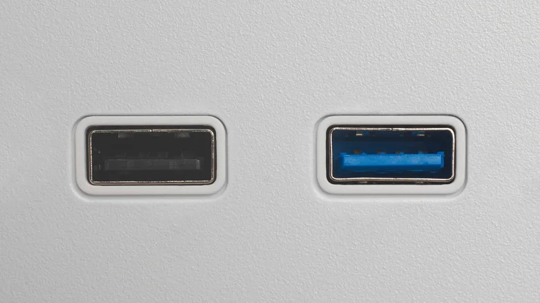 Почему USB-порты имеют разный цвет