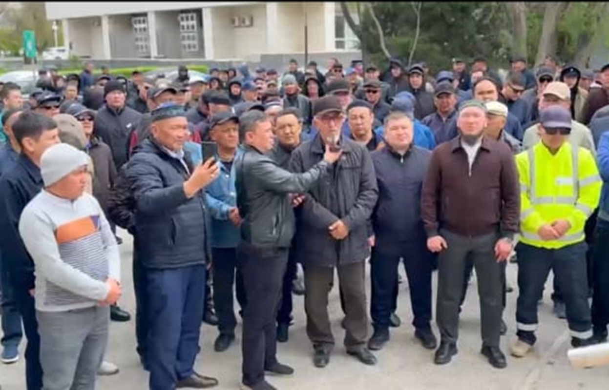 40 тысяч машин «вне закона»: водители Актау просят Президента снизить стоимость легализации